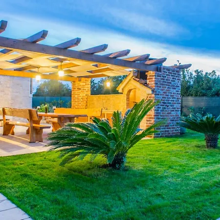 Leda Villa