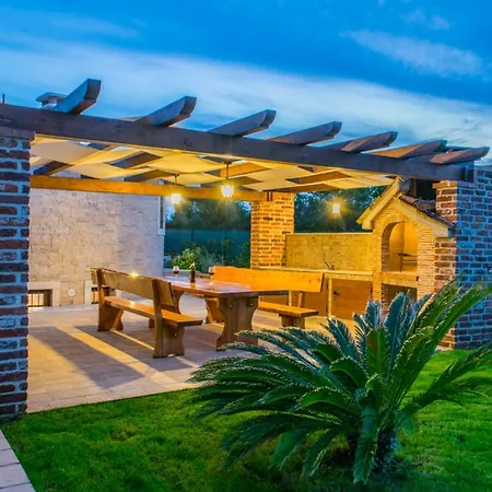 Leda Villa *
