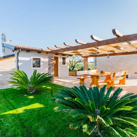 Leda Villa
