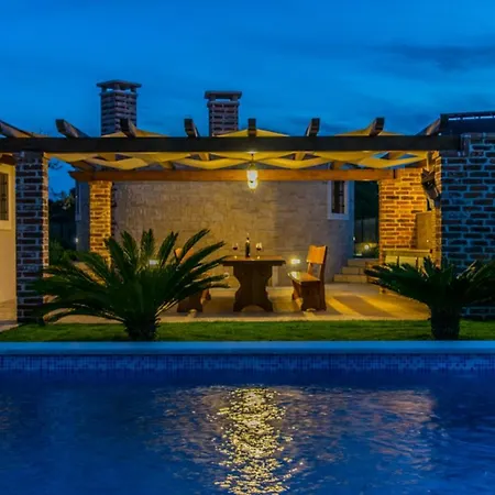 Leda Villa